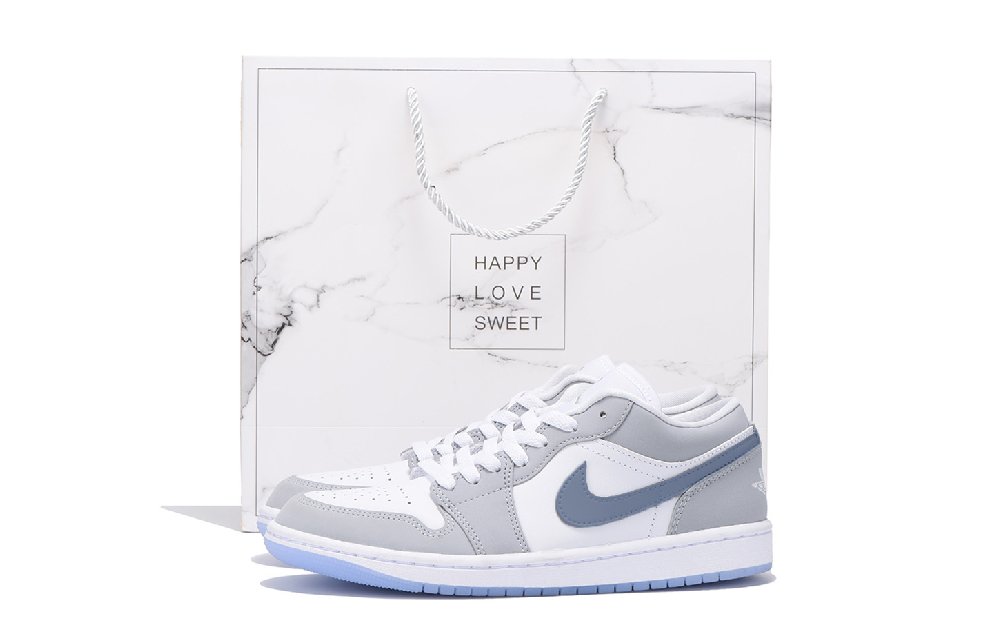 Jordan Air Jordan 1 Anti-Slip And Wear-Resistant Coverage Low-Top Vintage Basketball Shoes Women's Sky Blue