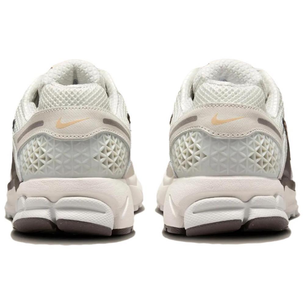 Nike Zoom Vomero 5 Light Bone Ironstone Women's купить в интернет-магазине Yoocart с быстрой доставкой по России.