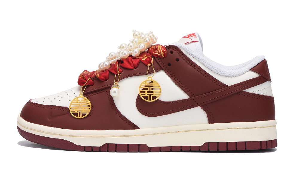 Nike Dunk Skateboard Shoes Women's Low-Top White Red
