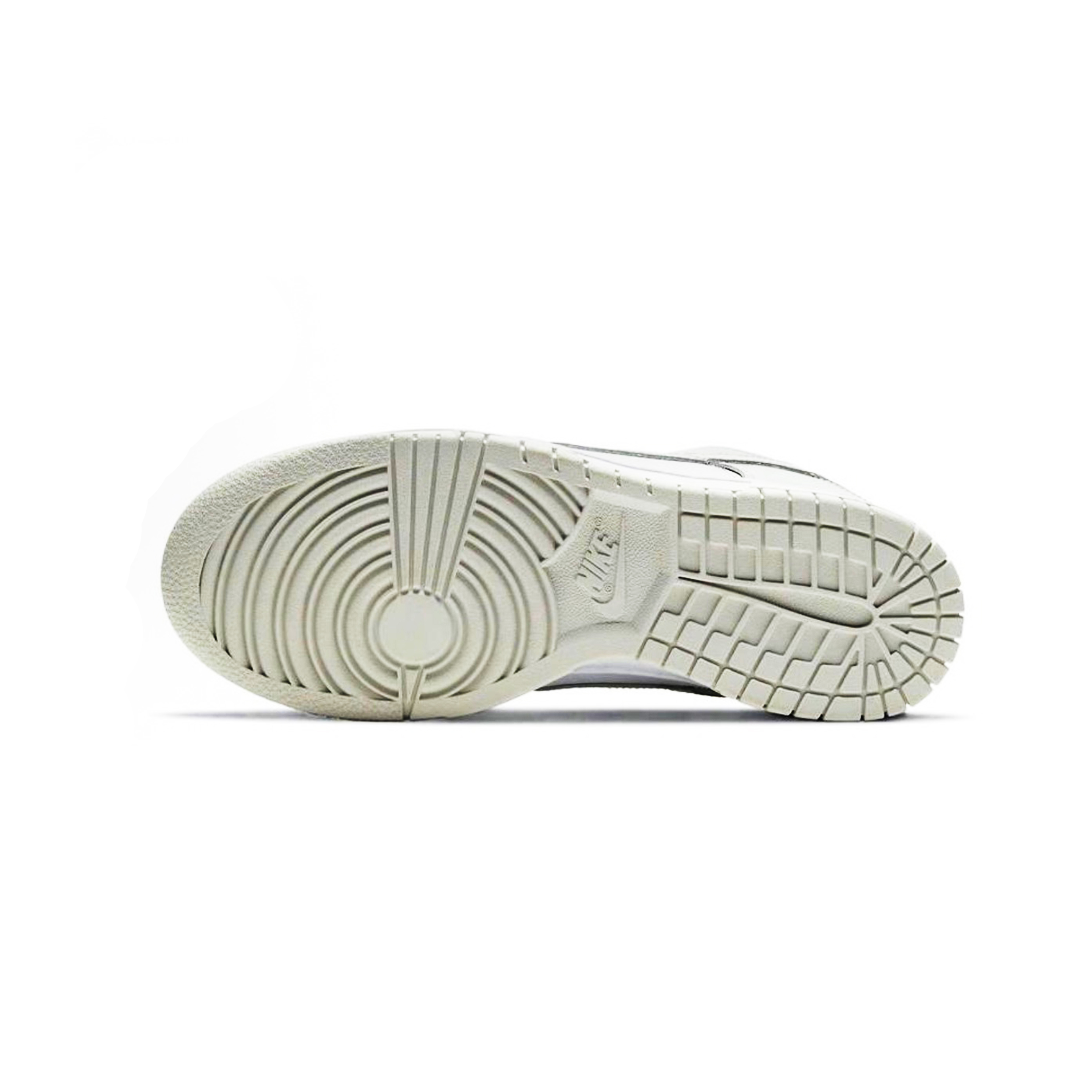 Nike Dunk Capricorn Slip Resistant Low Top Skateboard Shoes Women's White Purple купить в интернет-магазине Yoocart с быстрой доставкой по России.