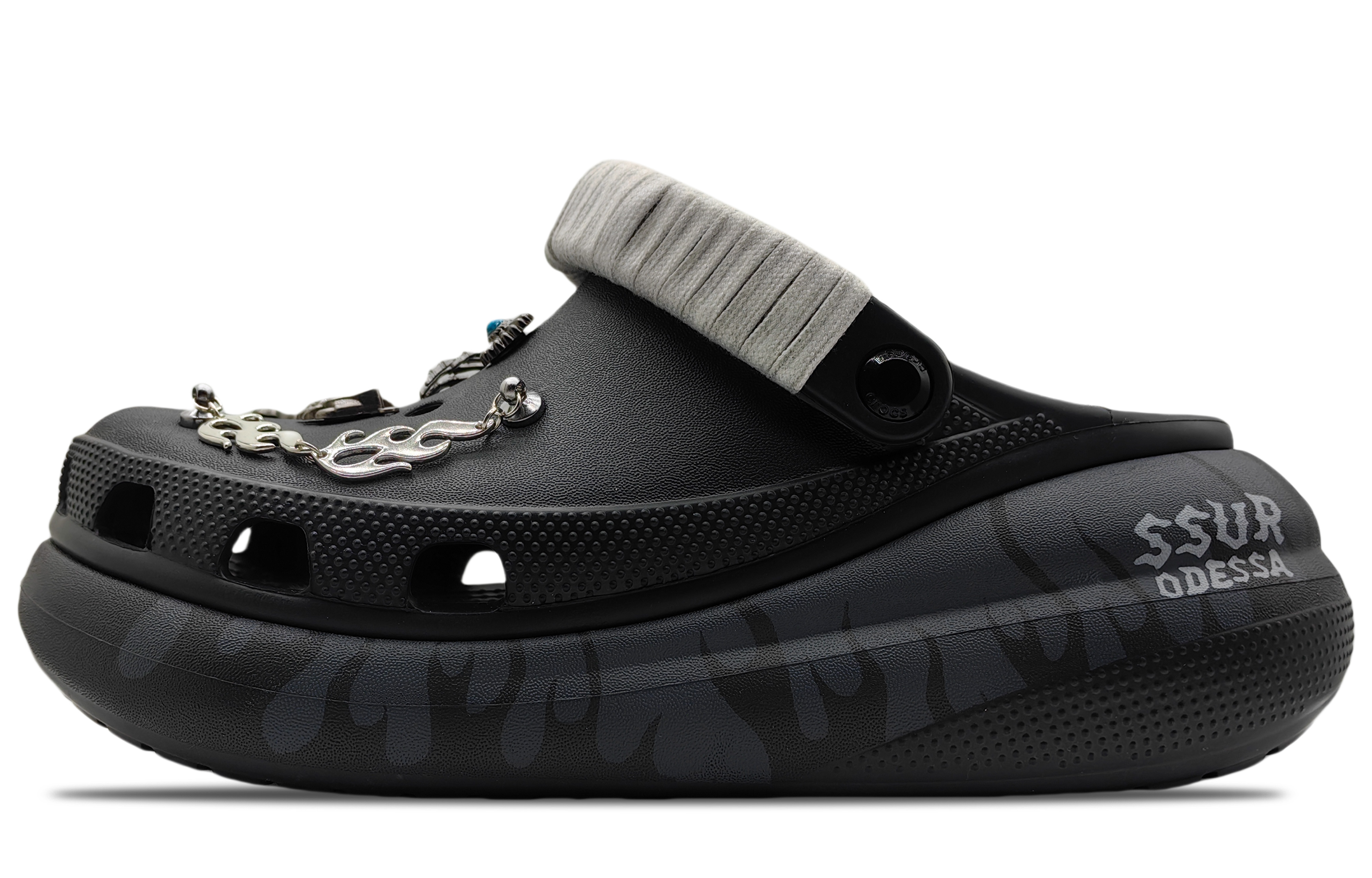 Crocs Classic Crush Clogs Unisex Black купить в интернет-магазине Yoocart с быстрой доставкой по России.