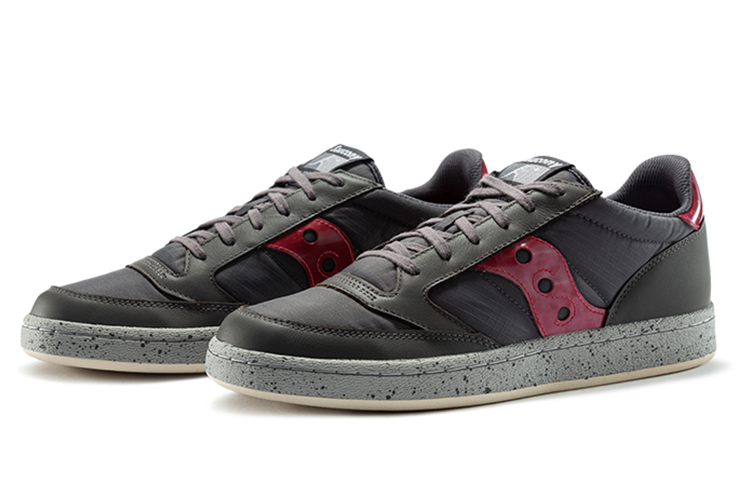 saucony Jazz Court Black Red купить в интернет-магазине Yoocart с быстрой доставкой по России.