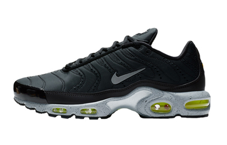 Nike Air Max Plus Tuned To Black