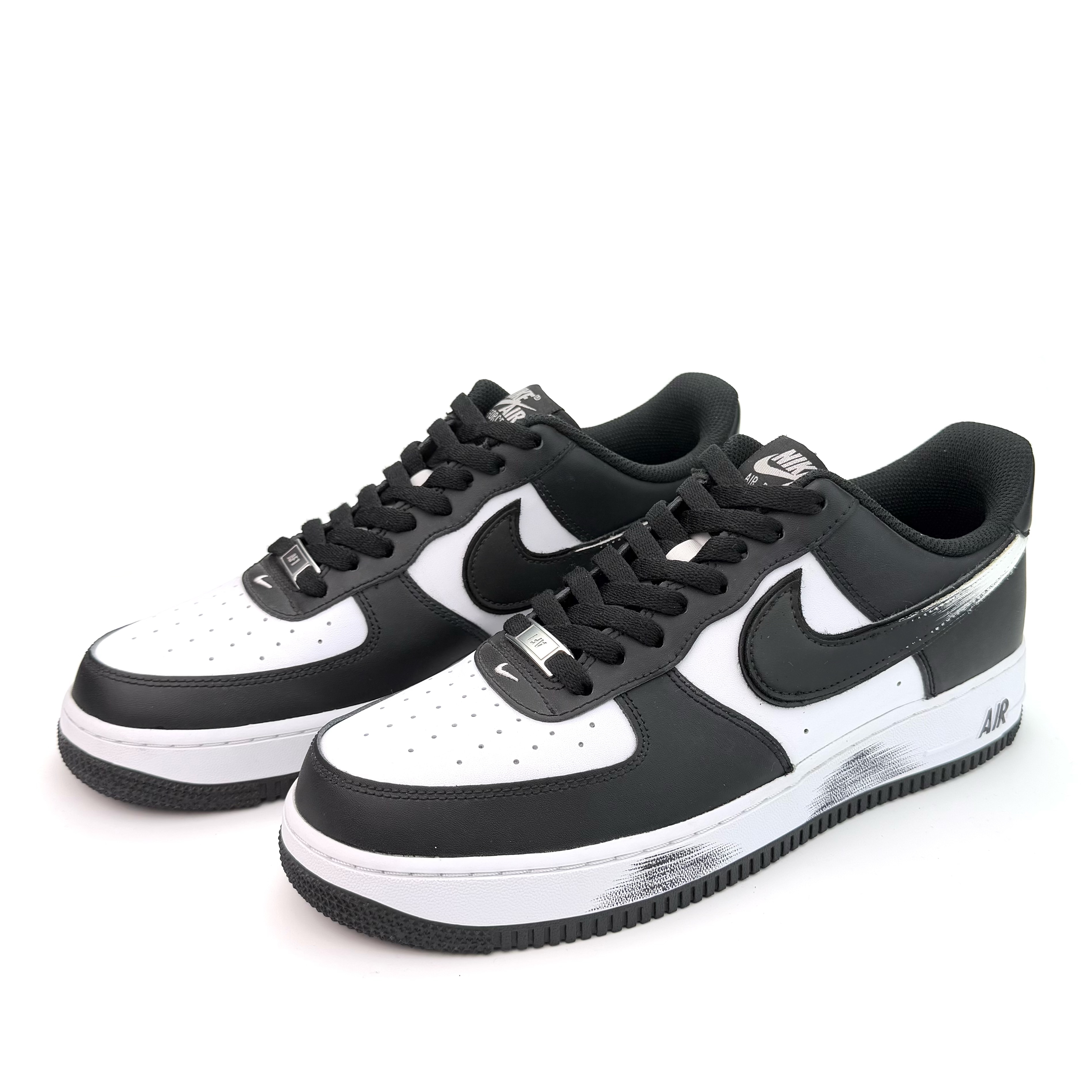 Nike Air Force 1 Cool Black Knight Cushioning, Wear Resistant Low top Skateboard Shoes Unisex Black White купить в интернет-магазине Yoocart с быстрой доставкой по России.