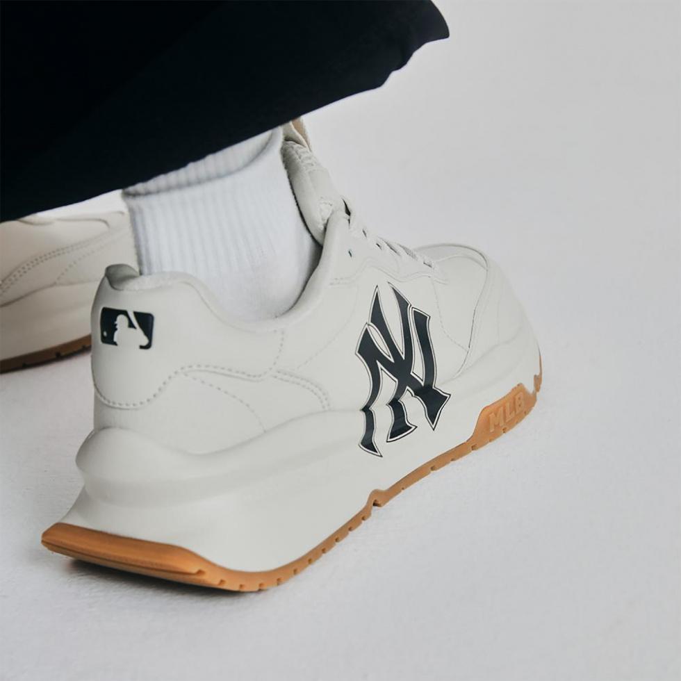 MLB Chunky Runner Basic Yankees 'Beige White Navy'