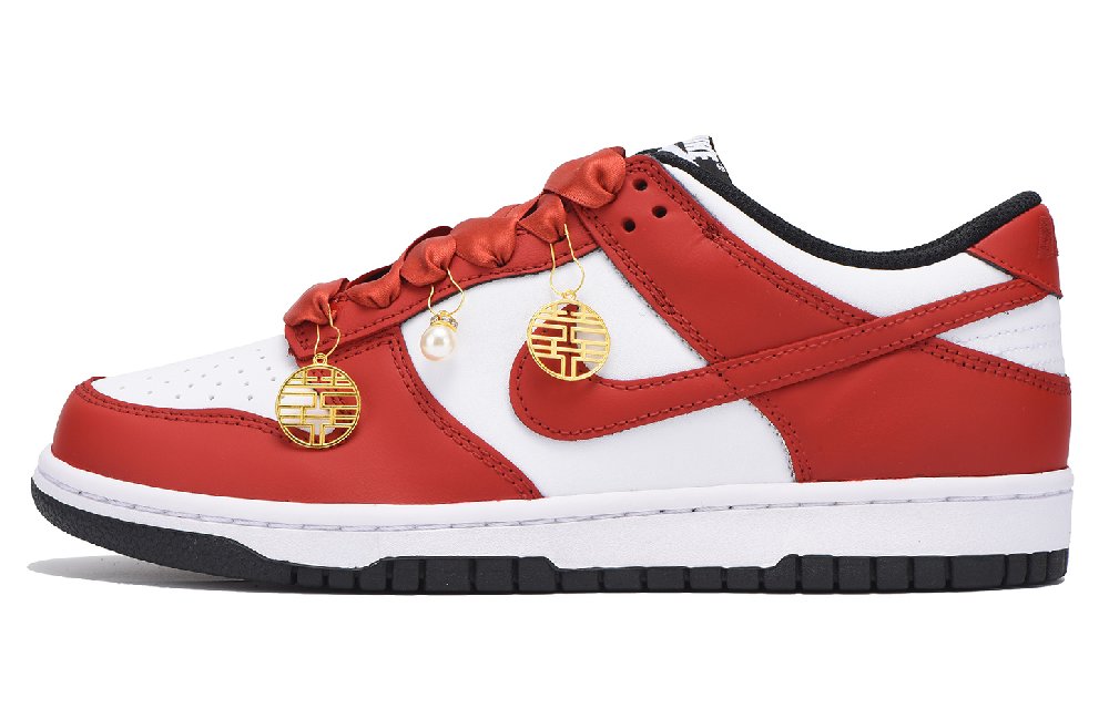Nike Dunk Anti-Slip Wear-Resistant Low-Top Skateboard Shoes Women's True Red