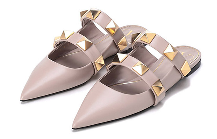Valentino Roman Stud Closed Toe Slippers Women's Smoke Pink купить в интернет-магазине Yoocart с быстрой доставкой по России.