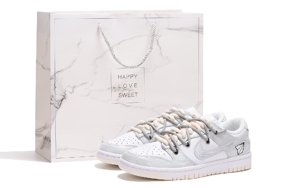 Nike Dunk Skateboard Shoes Women's Low-Top Gray White