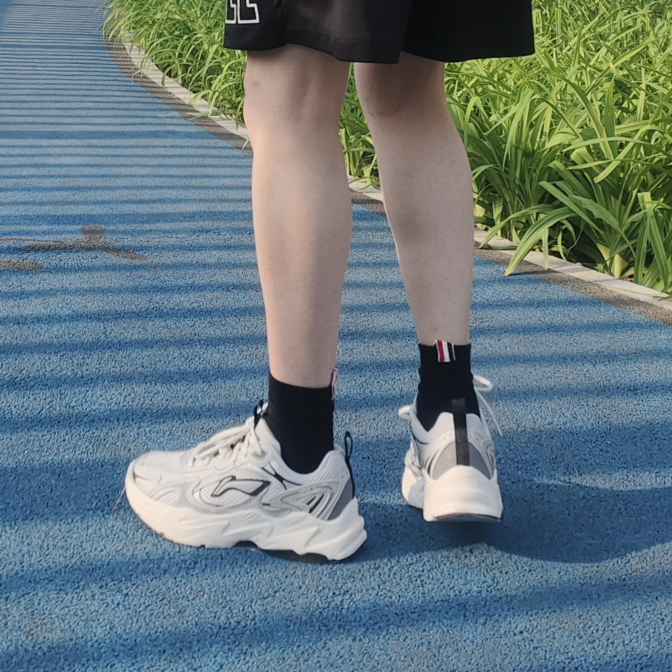 LiNing Cushioning, Slip Resistant, Abrasion Resistant Support Low Top Chunky Sneakers Men's Silver Gray купить в интернет-магазине Yoocart с быстрой доставкой по России.