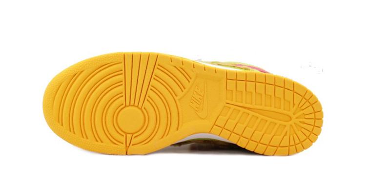 Nike Sb Dunk Mid Mama Bear купить в интернет-магазине Yoocart с быстрой доставкой по России.