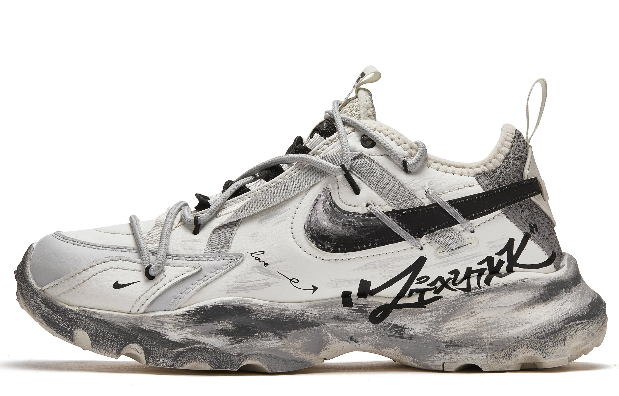 Nike TC 7900 ADCDAVINCI Custom, Redemption Slip Resistant Low top Casual Shoes Women's Greige