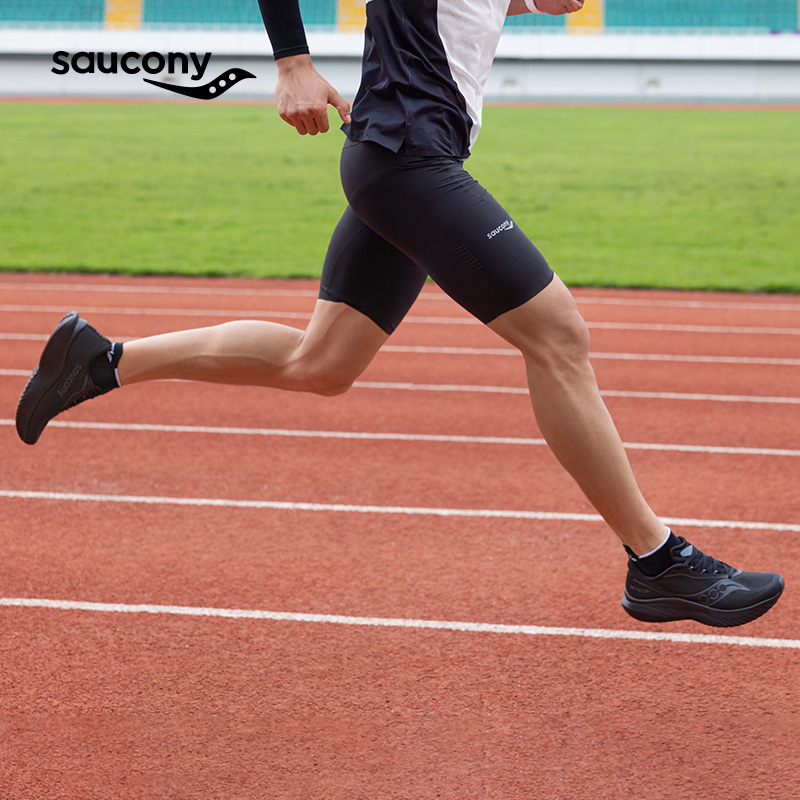 Saucony Kinvara 15 Triple Black купить в интернет-магазине Yoocart с быстрой доставкой по России.