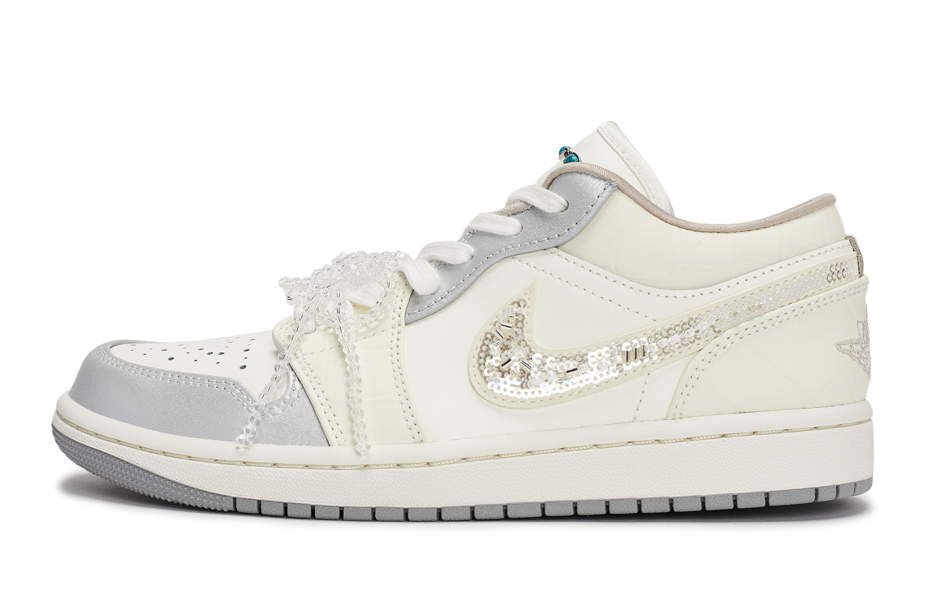 Jordan Air Jordan 1 Vintage Basketball Shoes Women's Low Top Beige/White/Silver купить в интернет-магазине Yoocart с быстрой доставкой по России.