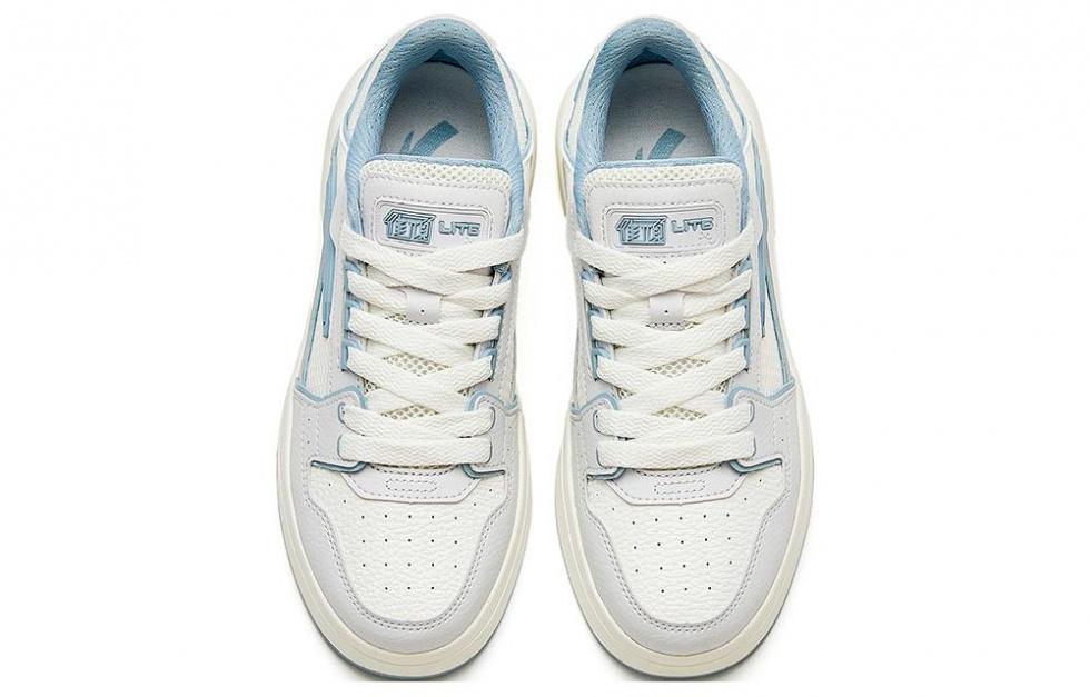 Anta Street Play LITE Anti-Slip And Wear-Resistant Lightweight Low-Top Skateboard Shoes Women's White Gray Blue купить в интернет-магазине Yoocart с быстрой доставкой по России.