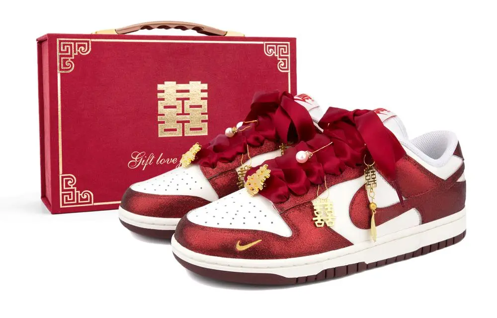 Nike Dunk Slip Resistant Abrasion Resistant Low top Skateboard Shoes Women's Red White Gold