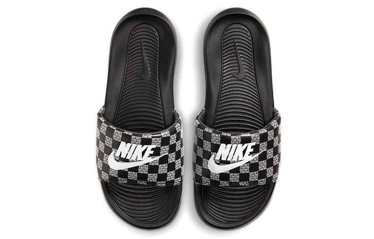 Nike Victori One Slide Just Do It Checkerboard купить в интернет-магазине Yoocart с быстрой доставкой по России.