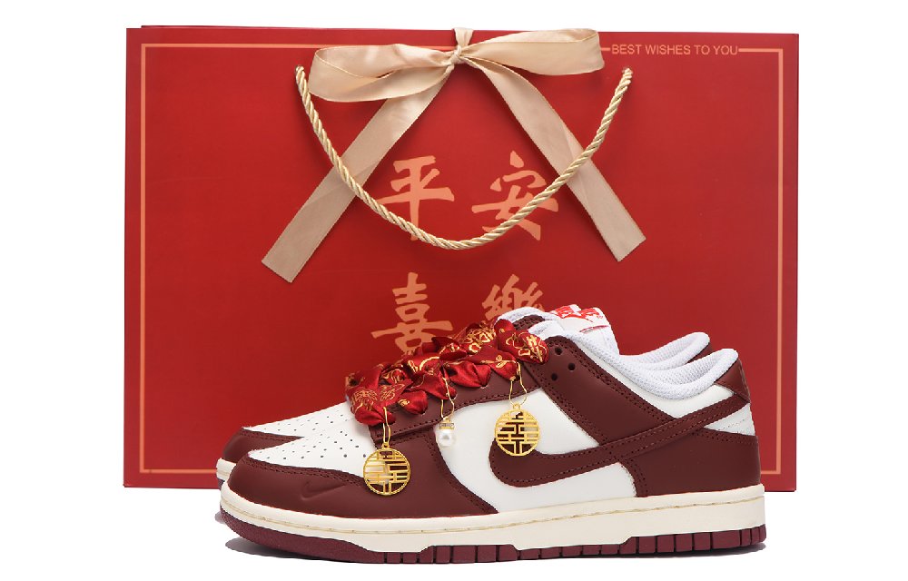 Nike Dunk Non-slip Lightweight Low-Top Skateboard Shoes Women's True Red