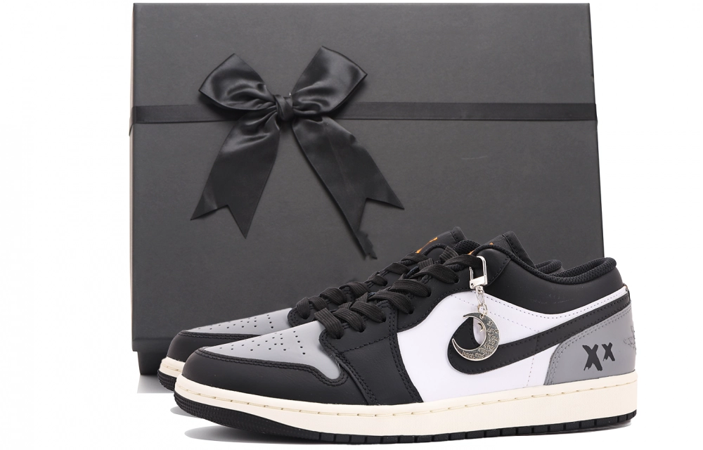 Jordan Air Jordan 1 Abrasion Resistant Coverage Low top Vintage Basketball Shoes Unisex Black Gray