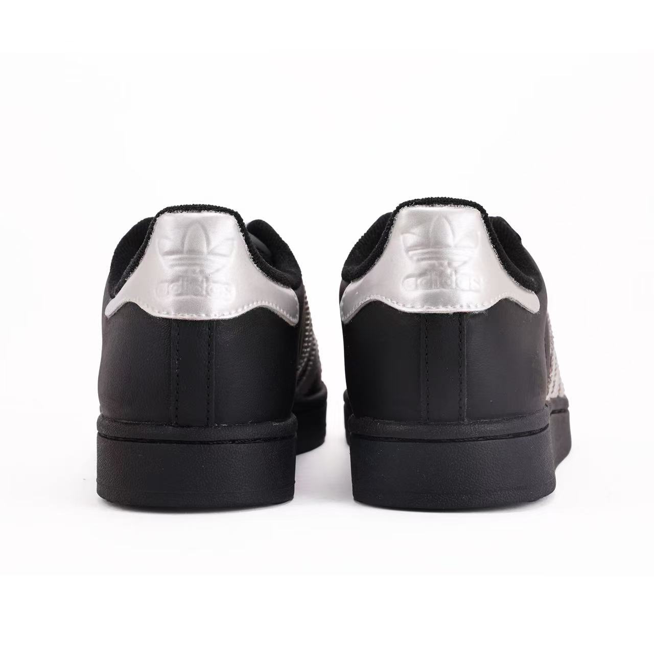 Adidas Originals SUPERSTAR Coverage Low Top Skateboard Shoes Unisex Black Silver купить в интернет-магазине Yoocart с быстрой доставкой по России.