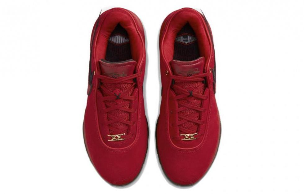 Nike X Liverpool F.C. LeBron 20 'University Red' купить в интернет-магазине Yoocart с быстрой доставкой по России.