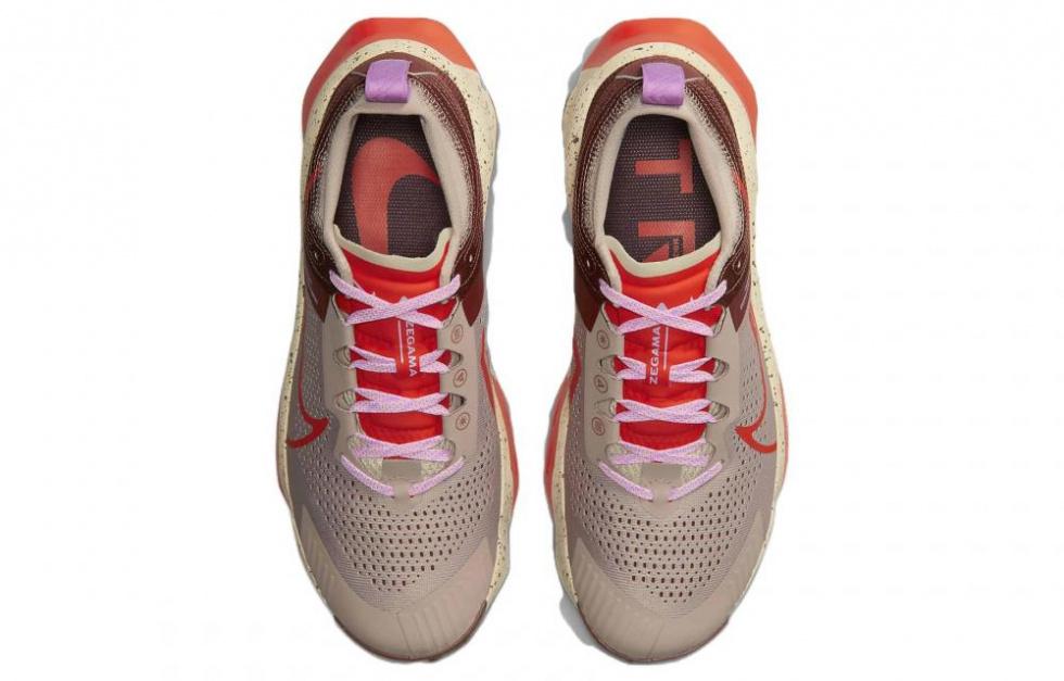 Nike ZoomX Zegama Trail Diffused Taupe Dark Pony Sanddrift Picante Red купить в интернет-магазине Yoocart с быстрой доставкой по России.