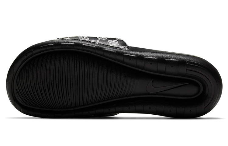 Nike Victori One Slide Just Do It Checkerboard купить в интернет-магазине Yoocart с быстрой доставкой по России.