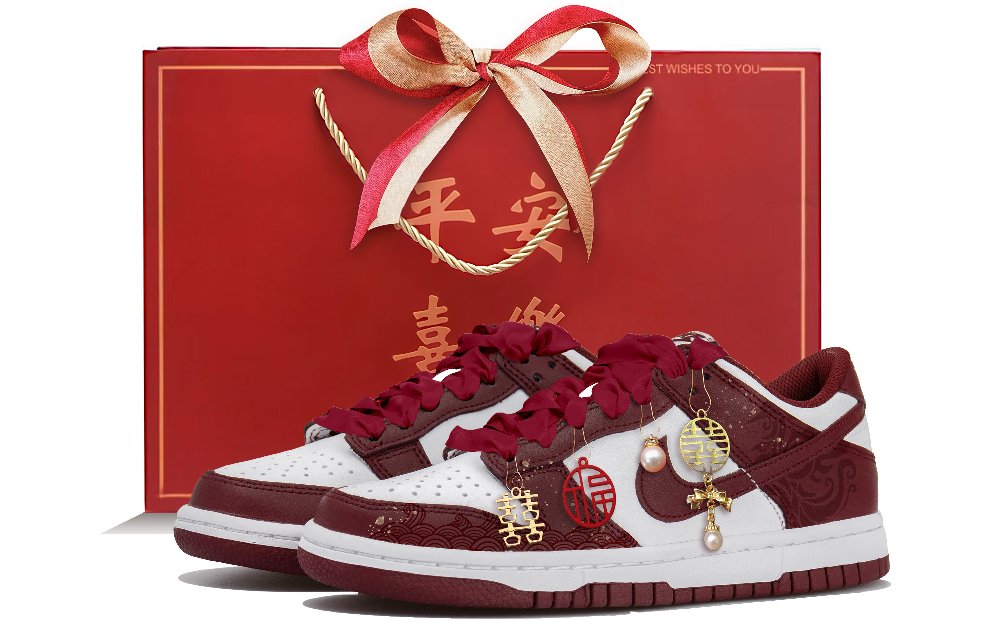 Nike Dunk Low Top Skateboard Shoes Women's Burgundy