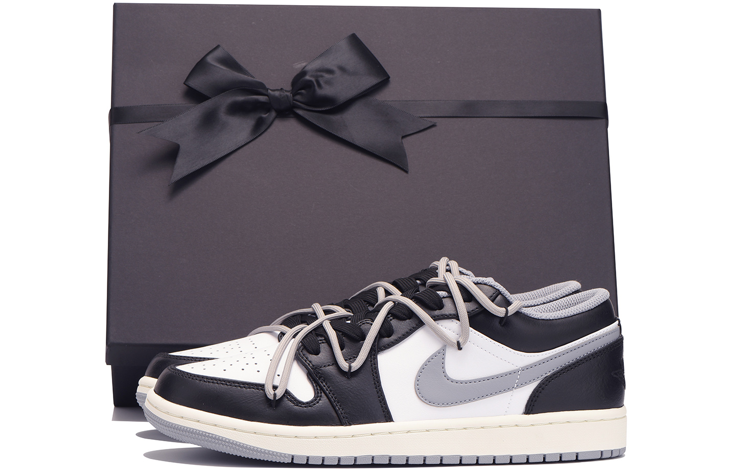 Jordan Air Jordan 1 Slip-Resistant Coverage Low-Top Vintage Basketball Shoes Men's Black Gray