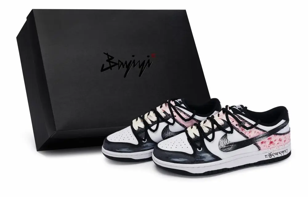 Nike Dunk Skateboard Shoes Women's Low top Black/White/Pink