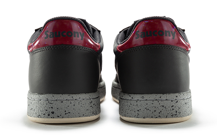 saucony Jazz Court Black Red купить в интернет-магазине Yoocart с быстрой доставкой по России.
