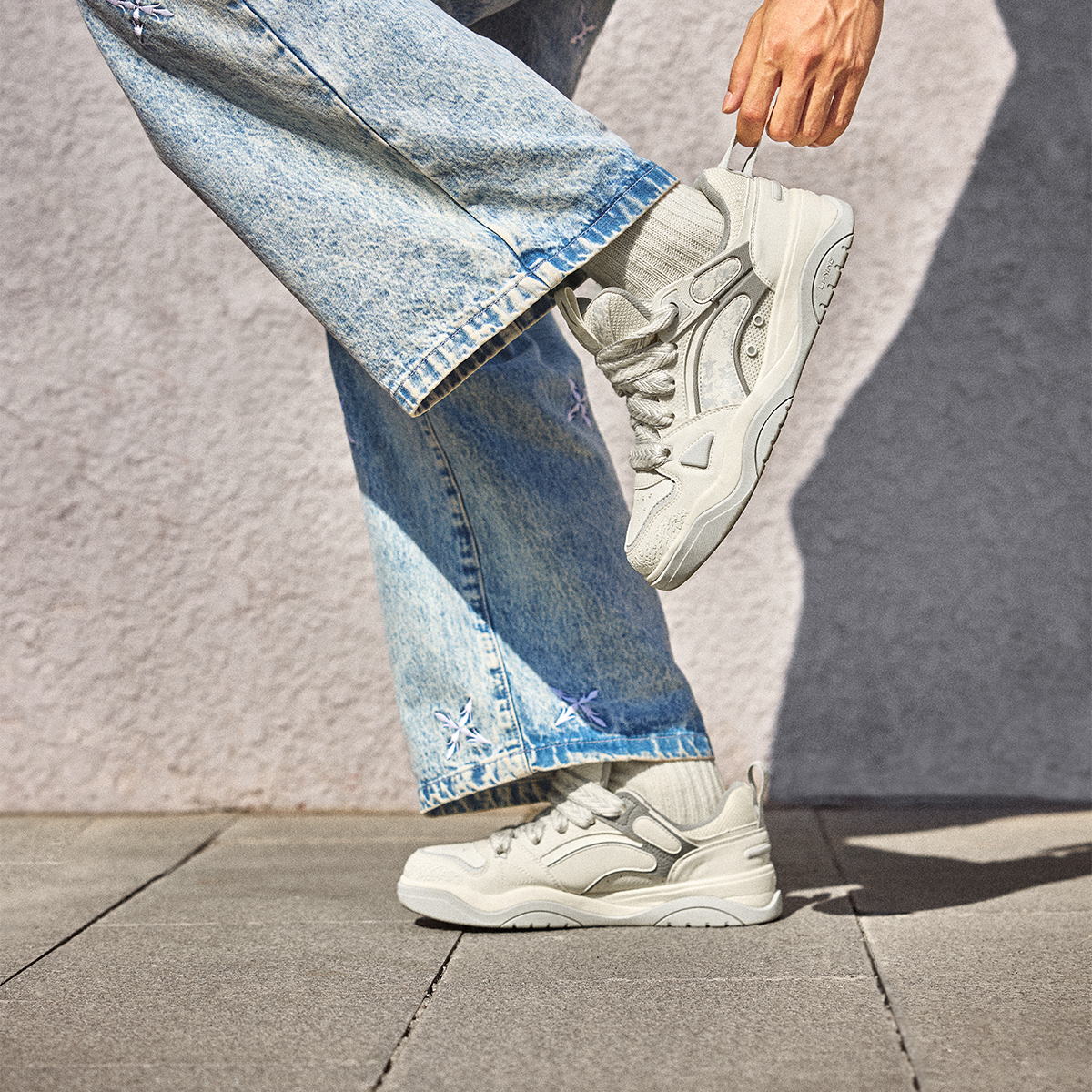 LiNing Jingcheng 2.0 V2 Slip Resistant Cushioning Wear Resistant Height Increasing Low Top Skateboard Shoes Men's Ecru купить в интернет-магазине Yoocart с быстрой доставкой по России.