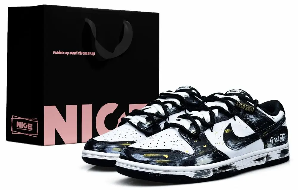 Nike Dunk Abrasion Resistant Low top Skateboard Shoes Unisex Black White