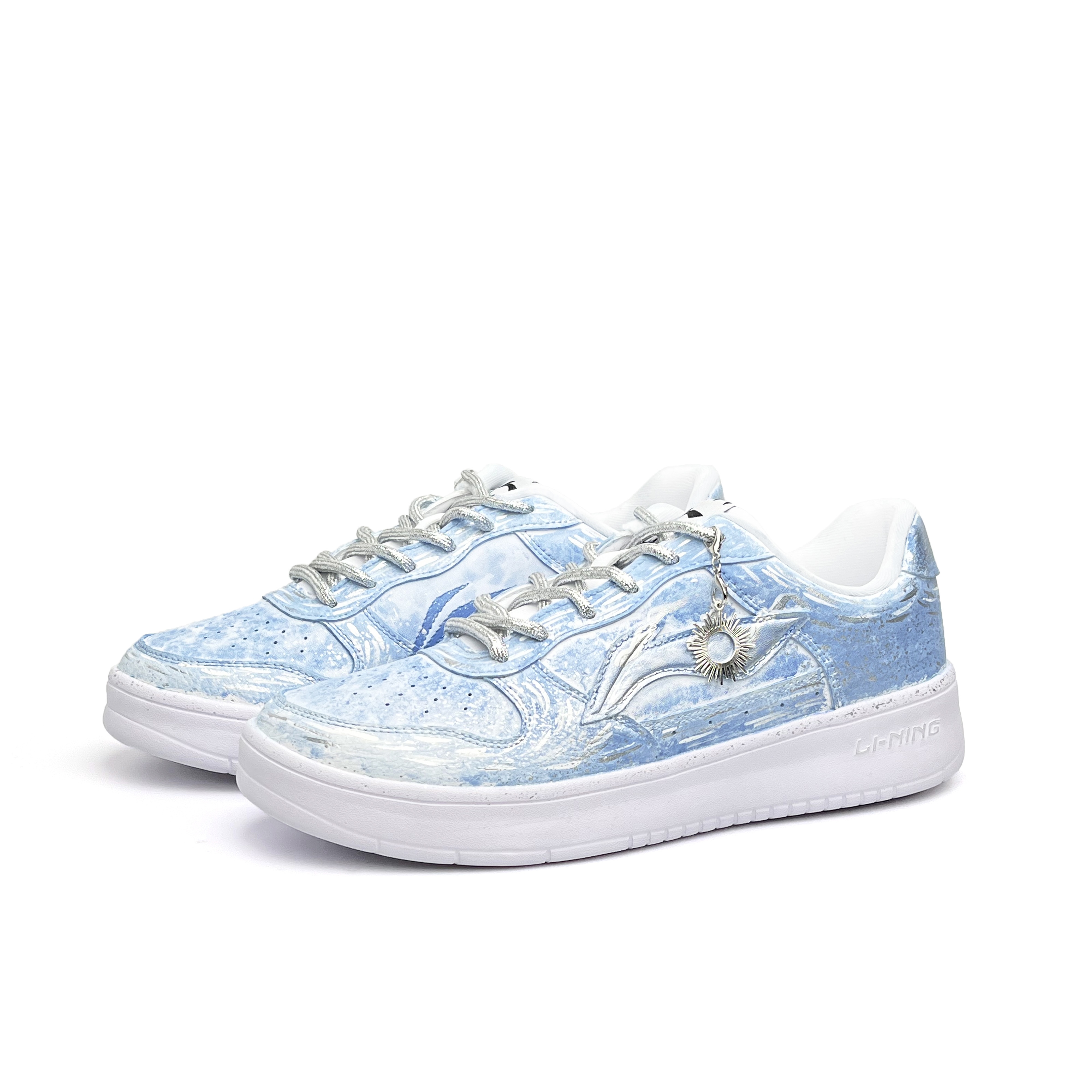 LiNing Pontoon Boats Abrasion Resistant Breathable Slip Resistant Low Top Skateboard Shoes Unisex White Blue Silver купить в интернет-магазине Yoocart с быстрой доставкой по России.