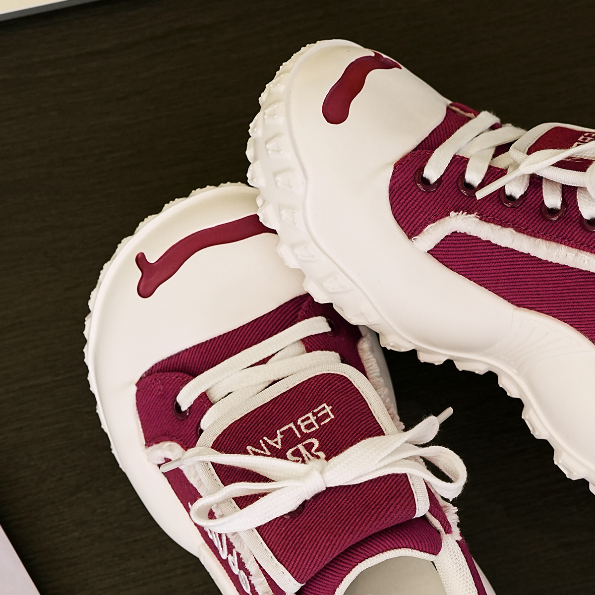 EBLAN Casual Shoes Women's Low top Red купить в интернет-магазине Yoocart с быстрой доставкой по России.