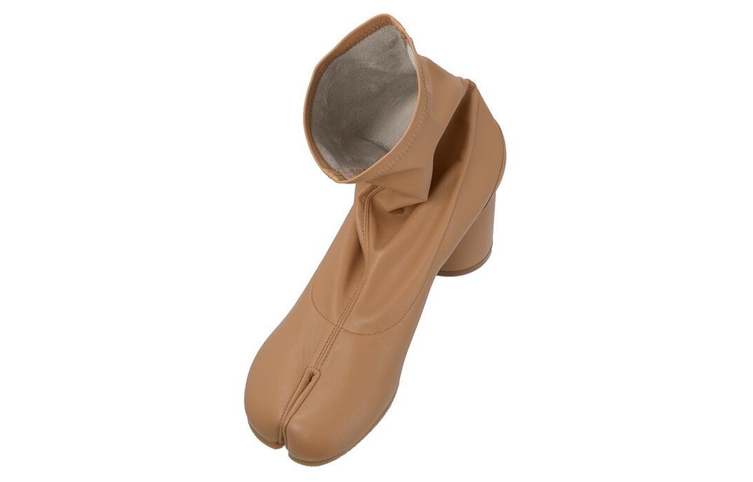 Maison Margiela Tabi Ankle Boots Women's Brown купить в интернет-магазине Yoocart с быстрой доставкой по России.
