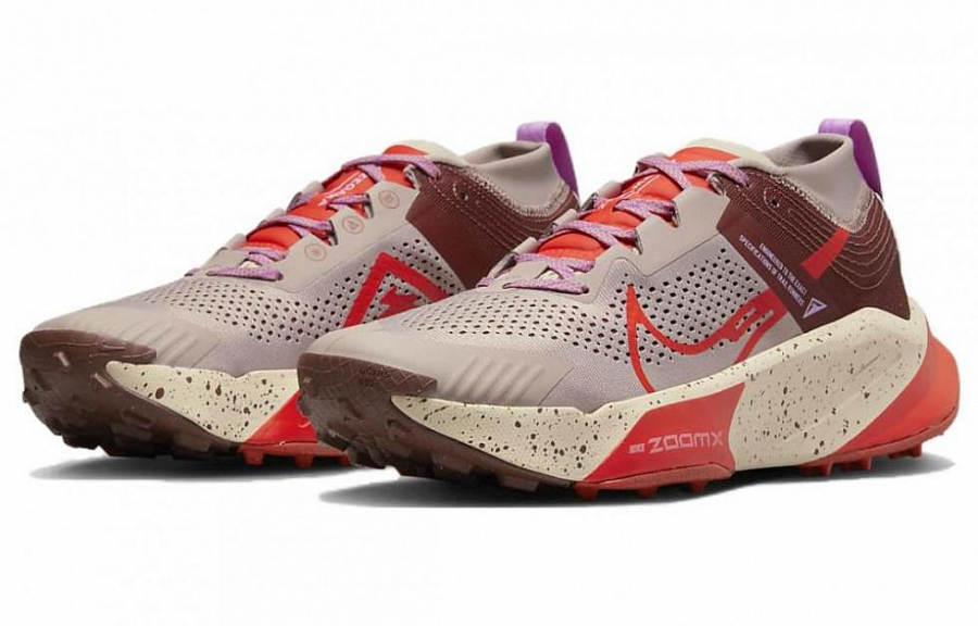 Nike ZoomX Zegama Trail Diffused Taupe Dark Pony Sanddrift Picante Red купить в интернет-магазине Yoocart с быстрой доставкой по России.