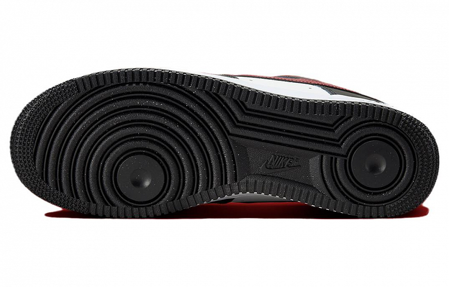 Nike Air Force 1 Low '07 Black White Dark Team Red купить в интернет-магазине Yoocart с быстрой доставкой по России.