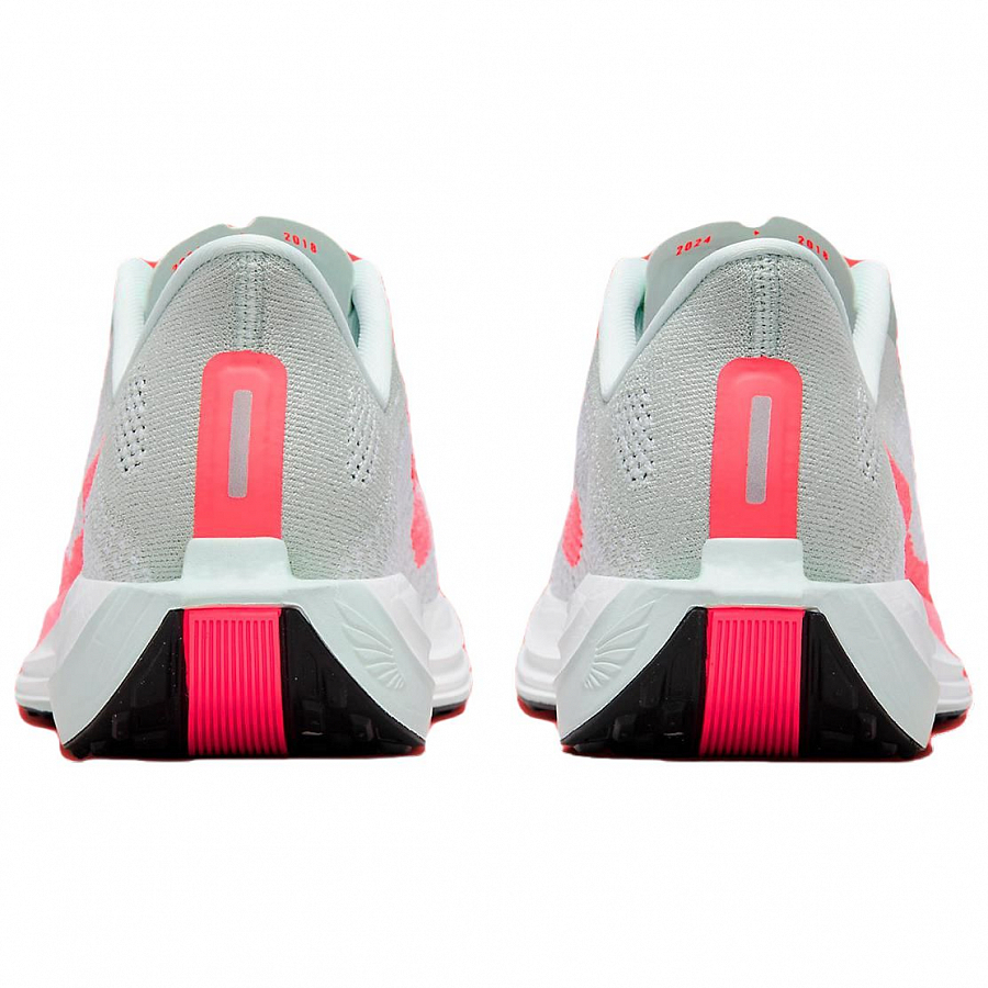 Nike ZoomX Pegasus Plus Hot Punch купить в интернет-магазине Yoocart с быстрой доставкой по России.