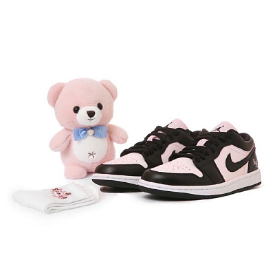 Jordan Air Jordan 1 Slip Resistant, Abrasion Resistant, Lightweight Low Top Vintage Basketball Shoes Women's Pink Black