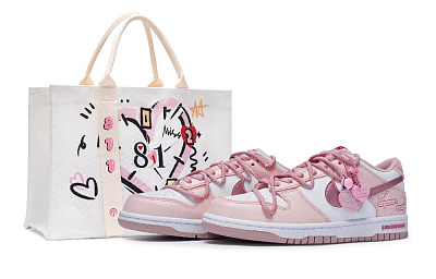 Nike Dunk 811 Manufacturing, Pink Bunny Journal Low Top Skateboard Shoes Women's Pink White