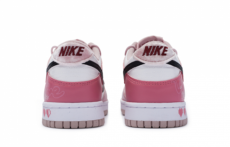 Nike Dunk 811 Manufacturing, Entwined Emotions Low Top Skateboard Shoes Women's Pink White Black купить в интернет-магазине Yoocart с быстрой доставкой по России.