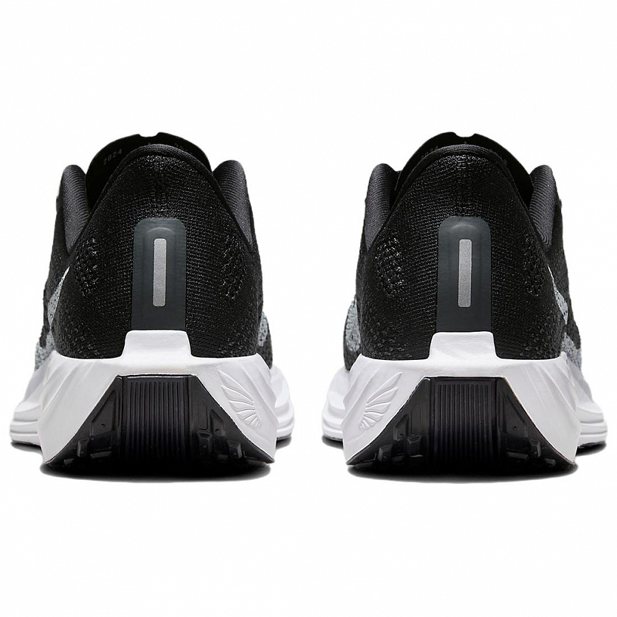 Nike ZoomX Pegasus Plus Black Pure Platinum купить в интернет-магазине Yoocart с быстрой доставкой по России.