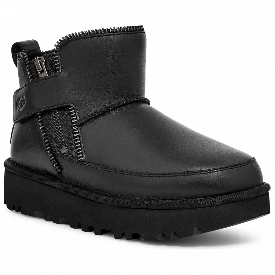 UGG Classic Mini Moto Boot Black Women's купить в интернет-магазине Yoocart с быстрой доставкой по России.