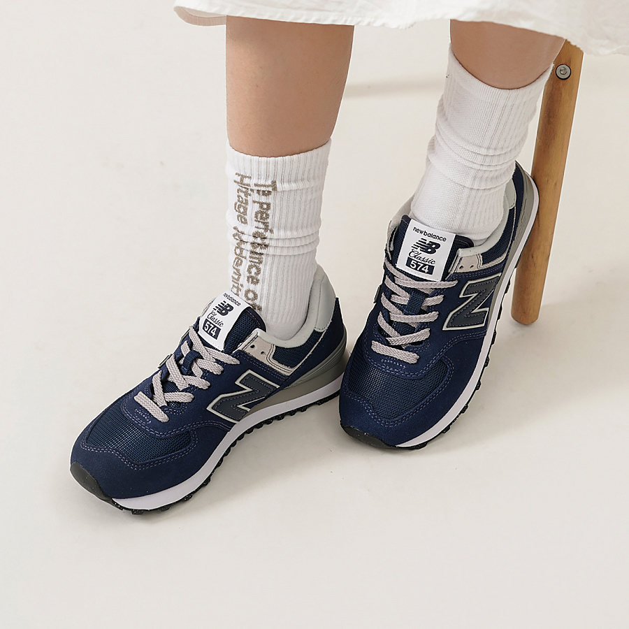 New Balance 574 Navy White купить в интернет-магазине Yoocart с быстрой доставкой по России.
