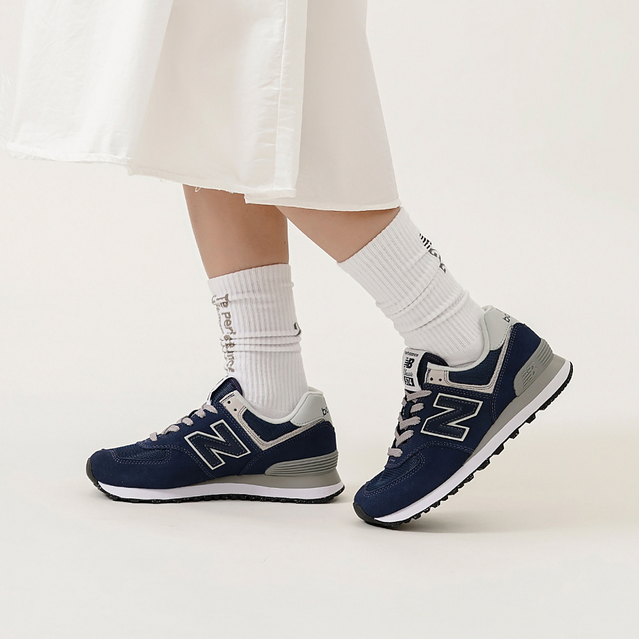 New Balance 574 Navy White купить в интернет-магазине Yoocart с быстрой доставкой по России.