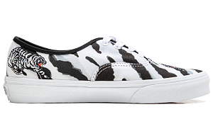 Vans Unisex Authentic Low Top Sneakers Black/White 1 3115133