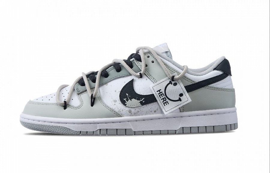 Nike Dunk Smiley Face Mischief Anti-Slip And Wear-Resistant Lightweight Low-Top Skateboard Shoes Men's Gray White Black