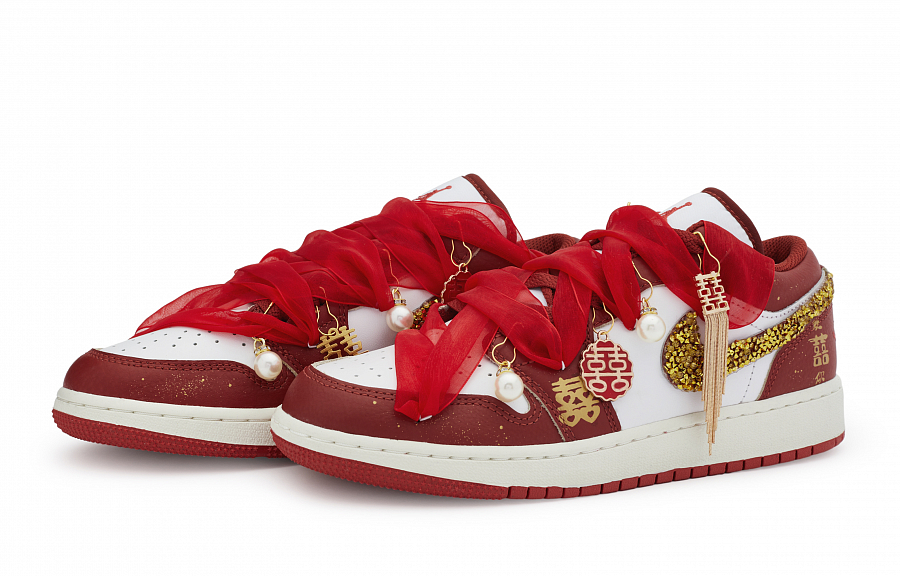 Jordan Air Jordan 1 Vintage Basketball Shoes Women's Low Top White/Gold купить в интернет-магазине Yoocart с быстрой доставкой по России.