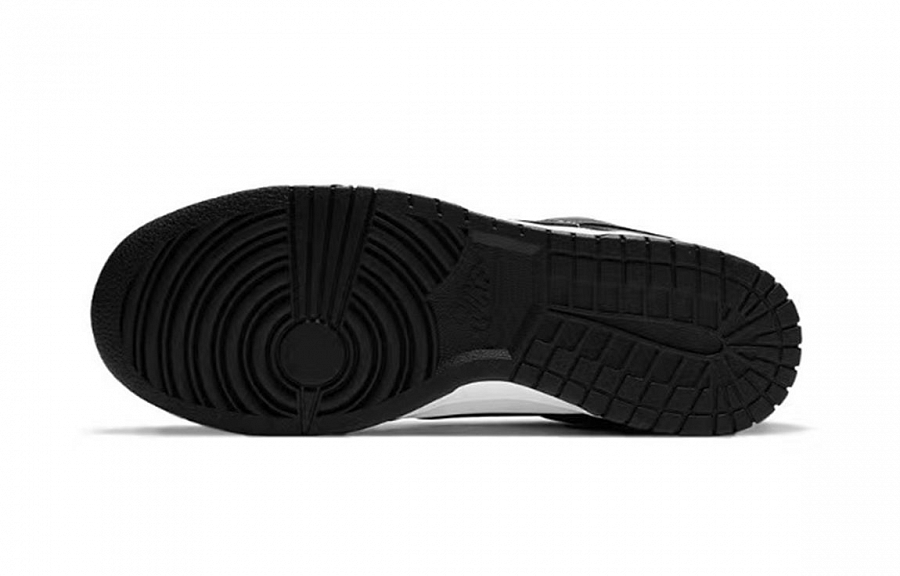 Nike Dunk Thermal Coverage Low Top Skateboard Shoes GS Black Gold