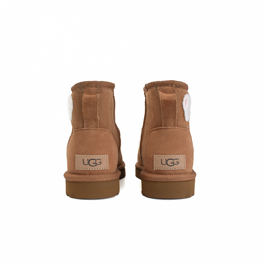 UGG Cedar Love, Amber Thermal Abrasion Resistant Short Snow Boots Women's Caramel
